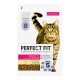 Emballage de nourriture pour chat présentant un chat tigré, étiqueté "Perfect Fit," soutient la santé globale, pour les chats adultes stérilisés, riche en poulet.