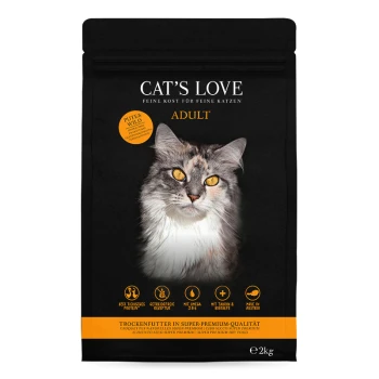 Schwarze Tüte mit "Cat's Love" Katzenfutter für Erwachsene, die eine Nahaufnahme eines Katzenkopfes zeigt, mit Text, der hohen Proteingehalt und Premium-Qualität hervorhebt.