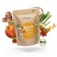 Curapet DarmKraft Superfood-Pulver für Hunde, mit einer verspielten Hundillustration, umgeben von Früchten und Gemüse, mit einem "BIO"-Label.