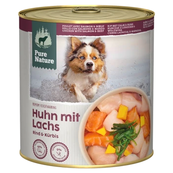 Dose Pure Nature Hundefutter mit Huhn, Lachs, Rind und Kürbis, zeigt eine Schüssel mit gemischtem Fleisch und Gemüse.