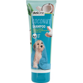 Tube de shampooing AniOne à la noix de coco pour animaux avec images de noix de coco, inscriptions « COCONUT SHAMPOO » et « VEGAN », chiot mouillé enveloppé dans une serviette bleue.