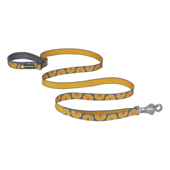 Reflektierende Hundeleine Crag™ navy Eine bunte Hundeleine von Ruffwear mit einem gelb-blauen Muster und einem stabilen Metallclip zur Befestigung.