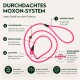 Rotes verstellbares Hundehalsband mit Metallring und Holzperlendetail, entworfen für Sicherheit und Komfort des Haustiers.
