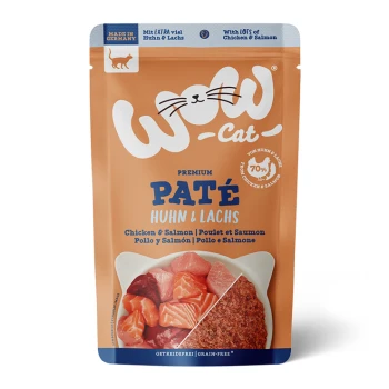Premium kattenvoer zakje met 'WOW-Cat' merk paté met kip en zalm, gelabeld in meerdere talen, graanvrij, gemaakt in Duitsland.