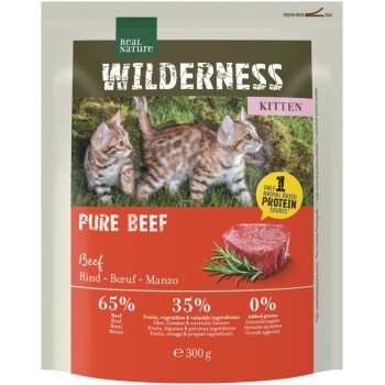 Real Nature Wilderness Kitten-Futterbeutel mit zwei getigerten Kätzchen, Aufschrift „Pure Beef“, Bild von rohem Rindfleisch, 65% Rind, 300 g.