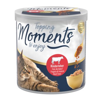 Ein Haustierfutter-Topping mit der Aufschrift "Momente zum Genießen" mit einer Katze, das "Rinderleber" in Deutsch, Französisch, Italienisch und Englisch zeigt.