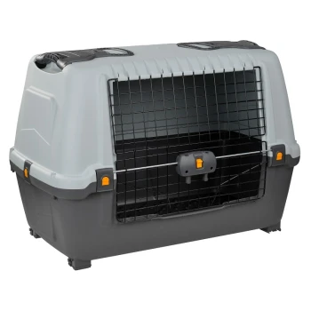Grau und schwarzer Haustierträger mit einer Metallgittertür, ausgestattet mit orangefarbenen Riegeln und Belüftungsöffnungen oben.
