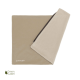 Eine weiche, beige Haustierdecke mit einem Reißverschlussrand, mit dem Logo "Doctor Bark" und einem "Green Label"-Emblem in der Ecke.