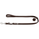 Braune Hundeleine mit einem Metallclip und einem runden Anhänger mit einer Hundesilhouette, gebrandet mit "Hunter."