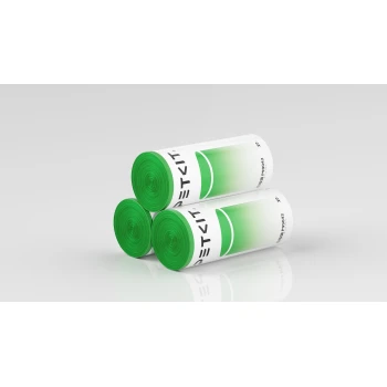 Drei Rollen grüne PETKIT Haustier-Abfallbeutel gestapelt auf weißer Oberfläche mit sichtbarem Text "PETKIT" und "20".