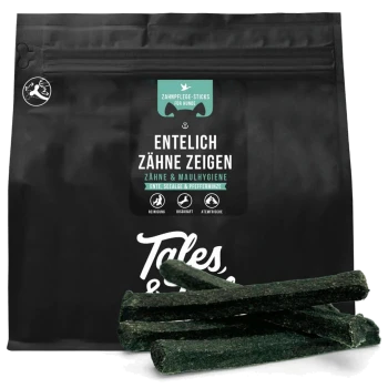 Schwarze Tüte Tales & Tails Hundezahnsticks mit Enten-, Algen- und Pfefferminzgeschmack, zeigt vier dunkelgrüne Sticks.
