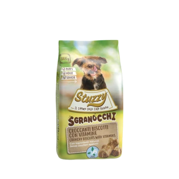 Emballage de friandises pour chiens étiqueté "Stuzzy Granocchi" pour chiots, adultes et seniors, avec un chien heureux et des biscuits croquants riches en vitamines.