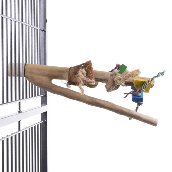 Sitzstange Java mit Spielzeug Holzvogelstange mit bunten Spielzeugen, die für Haustiervögel entworfen wurde, montiert an einem Metallkäfig.