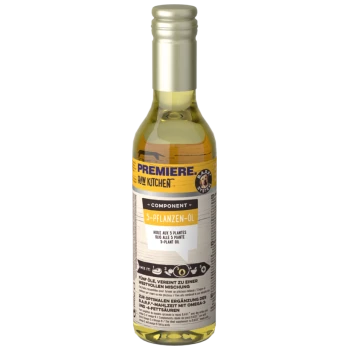 Flasche von Premiere Raw Kitchen 5-Pflanzenöl für Haustiere, mit einem gelben Etikett mit Text in mehreren Sprachen, das die Mischung aus fünf Ölen hervorhebt.