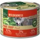 Dosen-Hundefutter mit der Aufschrift "Real Nature Wilderness Pure Beef", das einen Wolf auf der Vorderseite zeigt, enthält 95% Rindfleisch und 5% Früchte und Kräuter.
