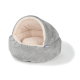 Lit pour animaux confortable gris avec un intérieur doux et en peluche, présentant une forme arrondie et un design extérieur côtelé.