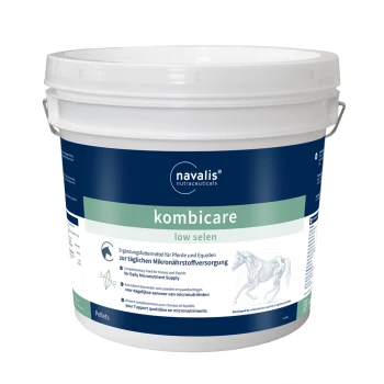 Weißer Eimer beschriftet mit "navalis nutraceuticals kombicare low selen" für Pferde und Equiden, mit Text in Deutsch, Englisch und Niederländisch.