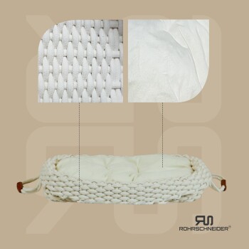 Ein weißes, gewebtes Haustierbett mit einem plüschigen Kissen, das Nahaufnahmen der Textur des Stoffes und der Füllung zeigt, mit der Marke 'ROHRSCHNEIDER®' versehen.