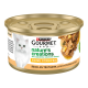 Une boîte de nourriture pour chat Purina Gourmet étiquetée "Nature's Creations," mettant en vedette un chat blanc et soulignant la dinde, le panais et les épinards.