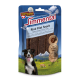 Un paquet de friandises pour chiens avec "Simmental Rind Filet Snack" pour chiens, avec un chien noir et blanc devant un paysage montagneux.