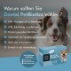 Lächender Hund neben Dental PetBiotics Box mit deutschem Text, der Vorteile wie frischen Atem und Immununterstützung auflistet.