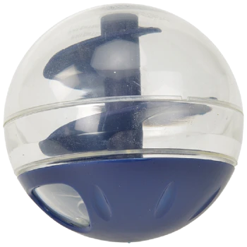 Balle de jouet pour animaux de compagnie en plastique transparent avec une base bleue, présentant un mécanisme en spirale interne pour un jeu interactif.
