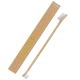 Bambus-Hundezahnbürste mit einem natürlichen Holzgriff und weichen Borsten, zusammen mit ihrer umweltfreundlichen Verpackung präsentiert.