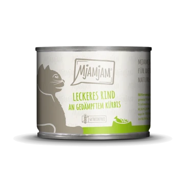 Dose Katzenfutter mit einer Silhouette einer Katze, beschriftet mit "Mjamjam Leckeres Rind an gedämpftem Kürbis," mit getreidefreiem Inhalt und Fütterungshinweisen.