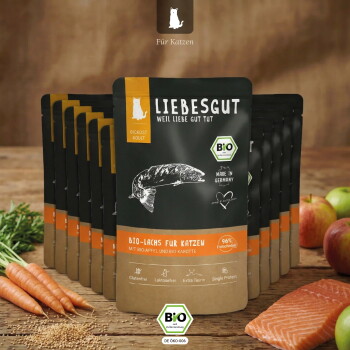 Reihe von Liebesgut „Bio-Lachs für Katzen“-Beuteln mit BIO-Siegel, Karotten, Äpfeln und einem Lachsfilet.