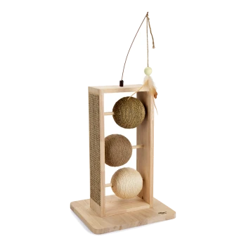 Katzenspielzeug mit drei strukturierten Bällen auf einem Holzständer, mit einer Feder- und Perlenbefestigung für interaktives Spielen.