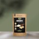 ALPHAZOO BIERHEFE Tiernahrungsergänzungspackung, mit einem Holzlöffel und Pulver, gekennzeichnet mit "Shiny Coat", "100% Natürlich" und "Hergestellt in Deutschland."