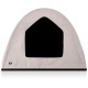 Ein weiches, beiges Haustierzelt mit einem schwarzen Eingang, entworfen für kleine Tiere, um einen gemütlichen Versteckplatz zu bieten.
