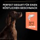 Ein Profil eines braunen Hundes mit einem Halsband, begleitet von dem Text 'Perfekt gegart für einen köstlichen Geschmack' und 'Nr. 1 Zutat Lachs.'