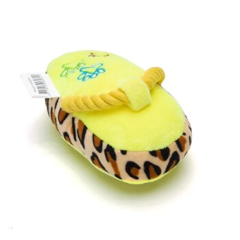 Gelbes und leopardgemustertes Plüsch-Hundespielzeug mit Seilgriff und Pfotenstickerei, mit angebrachtem Barcode-Etikett.