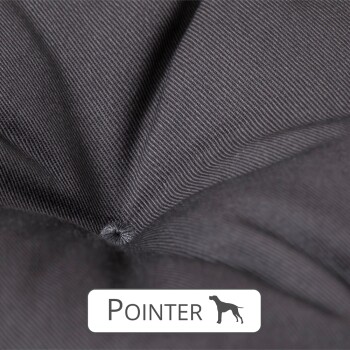 Nahaufnahme eines strukturierten grauen Stoffes mit einem zentralen Knopf, beschriftet mit "POINTER" und einer Silhouette eines Hundes unter dem Text.