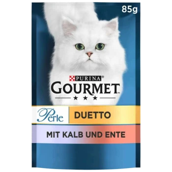 Verpackung für Purina Gourmet Perle Duetto Katzenfutter mit einer weißen Katze, beschriftet "Mit Kalb und Ente", 85g.
