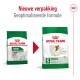 Vergelijking van de verpakking van Royal Canin Mini Adult hondenvoer; links de oude ontwerp, rechts het nieuwe ontwerp met de claim 'Gewichtsbehoud'.