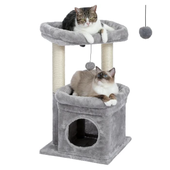 Zwei Katzen, die auf einem grauen Katzenbaum mit einer gemütlichen oberen Plattform und einem Versteck darunter entspannen, mit einem hängenden Spielzeug.