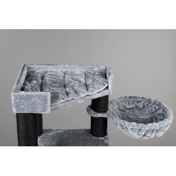 Grau plüschiger Katzenbaum mit einer weichen, gepolsterten oberen Plattform und einem hängenden schalenförmigen Bett, mit schwarzen sisalumwickelten Pfosten.