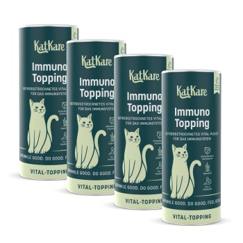 Vier türkisfarbene KatKare 'Immuno Topping'-Dosen für Katzen mit Katzenillustration; sichtbarer Text: 'KatKare', 'Immuno Topping', 'Vital-Topping'.
