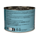 Dose Katzenfutter mit Zutaten wie Hering, Garnelen, Kürbis und Himbeeren; Fütterungsempfehlungen und Nährwertangaben.