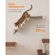 Eine braune Katze, die auf einem modernen, wandmontierten Katzenregal klettert, mit Text, der "Hohe Belastbarkeit" und "Max. statische Belastbarkeit: 38,5 kg" angibt.
