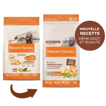 Deux sacs de nourriture pour chien Nature's Variety Medium/Maxi Adult, 12 kg, viande désossée avec poulet, étiquette de nouvelle recette en français.