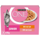 Roze Purina ONE Junior kattenvoerdoos 8 x 85 g met kitten en bord stukjes, gelabeld 'X4 met kip' en 'X4 met zalm'