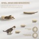 Zwei getigerte Katzen auf wandmontierten Holz-Katzenregalen und Hängematten. Sichtbarer Text: ‚SPIEL, SPAß UND SPANNUNG‘.