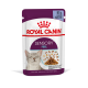 Royal Canin Sensory Feel Katzenfutterbeutel, 85g, mit dem Gesicht einer glücklichen Katze und Bildern von Futterstücken, die die Gesundheit und Ernährung von Katzen betonen.
