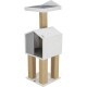 Moderner Katzenbaum mit einem gemütlichen geschlossenen Haus, Kratzpfosten und einer oberen Sitzfläche, alles in weißen und natürlichen Tönen.