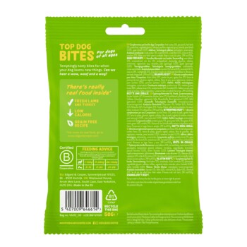 Grüne Verpackung für "Top Dog Bites" Hundeleckerlis, mit Text über frisches Lamm und Truthahn, kalorienarm und getreidefreies Rezept.