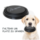 Schwarze zusammenklappbare Haustierschüssel mit dem "Petsation"-Logo, mit dem Text "FALTBAR UM PLATZ ZU SPAREN" in einer verspielten Schriftart.