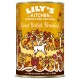 Een kleurrijke blik Lily's Kitchen hondenvoer gelabeld "Great British Breakfast" met hertensausage, eieren en bonen.